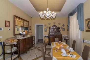 تختخواب و صبحانه Lucca In Azzurro Maison De Charme