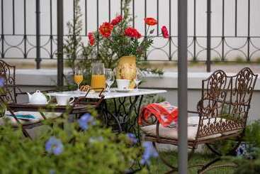تختخواب و صبحانه Lucca In Azzurro Maison De Charme