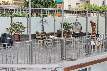 تختخواب و صبحانه Lucca In Azzurro Maison De Charme