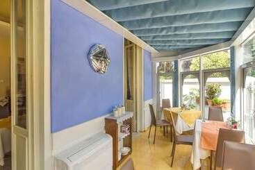 تختخواب و صبحانه Lucca In Azzurro Maison De Charme