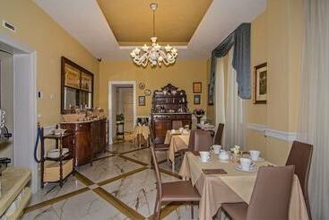 تختخواب و صبحانه Lucca In Azzurro Maison De Charme