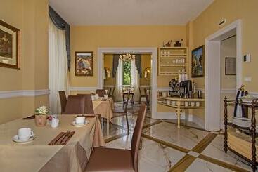 تختخواب و صبحانه Lucca In Azzurro Maison De Charme