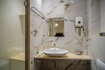 تختخواب و صبحانه Lucca In Azzurro Maison De Charme