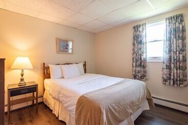هتل Canadas Best Value Inn & Suites Summerside