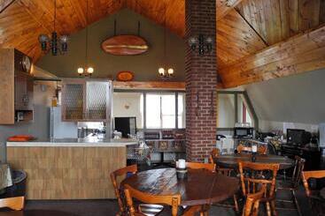 هتل Canadas Best Value Inn & Suites Summerside