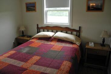 هتل Canadas Best Value Inn & Suites Summerside