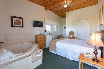 هتل Canadas Best Value Inn & Suites Summerside