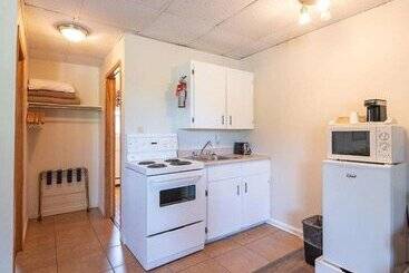 هتل Canadas Best Value Inn & Suites Summerside
