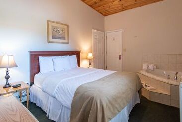 هتل Canadas Best Value Inn & Suites Summerside