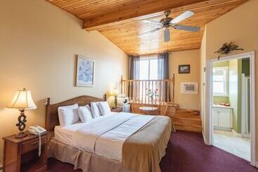 هتل Canadas Best Value Inn & Suites Summerside
