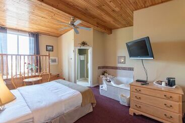 هتل Canadas Best Value Inn & Suites Summerside