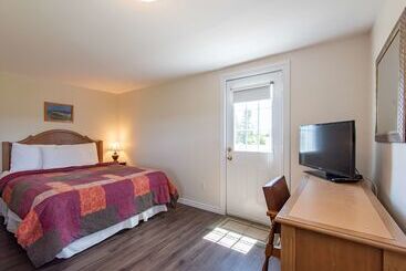 هتل Canadas Best Value Inn & Suites Summerside