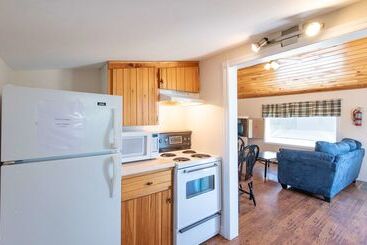 هتل Canadas Best Value Inn & Suites Summerside