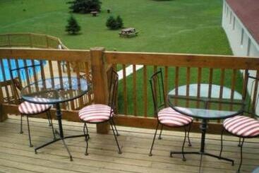 هتل Canadas Best Value Inn & Suites Summerside