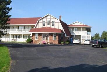 هتل Canadas Best Value Inn & Suites Summerside