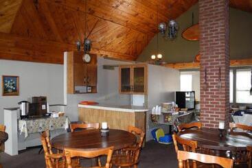 هتل Canadas Best Value Inn & Suites Summerside