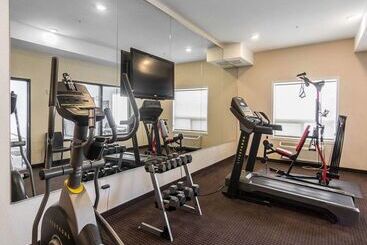 هتل Comfort Inn & Suites