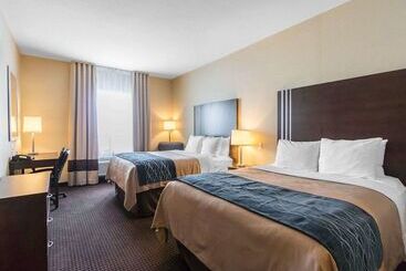هتل Comfort Inn & Suites