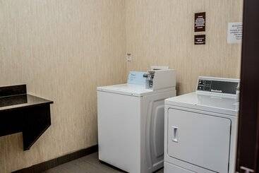 هتل Comfort Inn & Suites