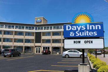 هتل Days Inn & Suites By Wyndham North Bay Downtown