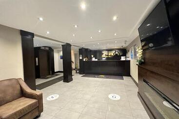 هتل Days Inn & Suites By Wyndham North Bay Downtown