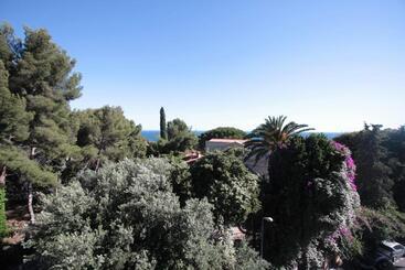 هتل De Monaco