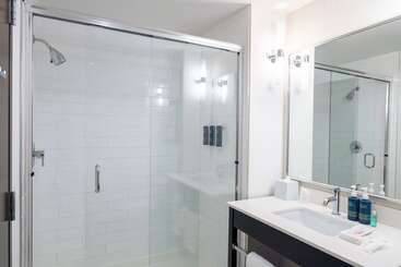 هتل Four Points By Sheraton Edmonton International Airport