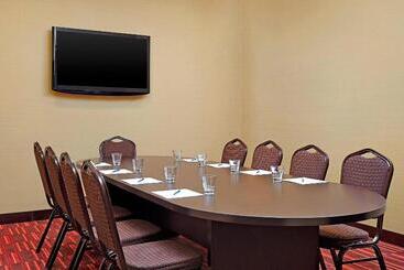 هتل Four Points By Sheraton Edmonton International Airport