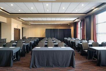 هتل Four Points By Sheraton Edmonton International Airport