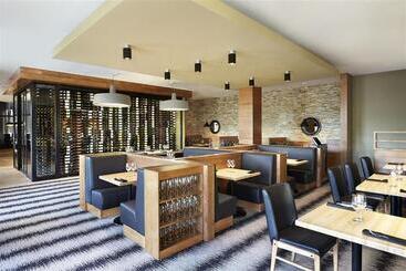 هتل Four Points By Sheraton Kelowna Airport