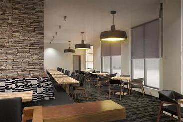 هتل Four Points By Sheraton Kelowna Airport