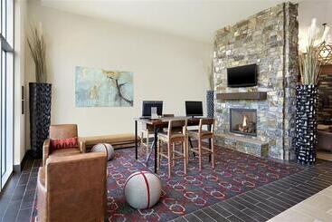 هتل Four Points By Sheraton Kelowna Airport