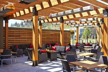 هتل Four Points By Sheraton Kelowna Airport