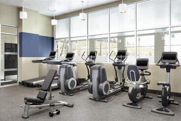 هتل Four Points By Sheraton Kelowna Airport