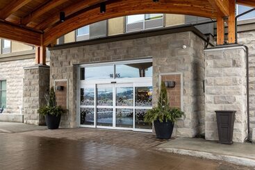 هتل Four Points By Sheraton Kelowna Airport