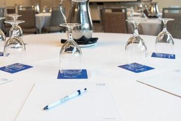 هتل Four Points By Sheraton Kelowna Airport
