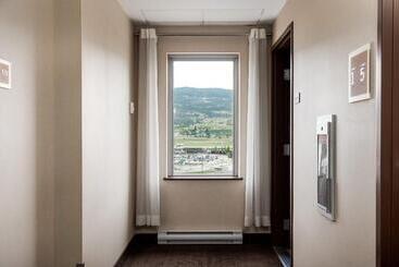 هتل Four Points By Sheraton Kelowna Airport