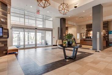 هتل Four Points By Sheraton Kelowna Airport