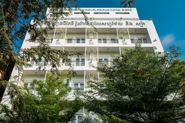 هتل The Frangipani Royal Palace