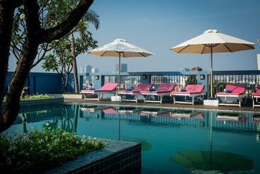 هتل The Frangipani Royal Palace