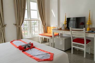 هتل The Frangipani Royal Palace