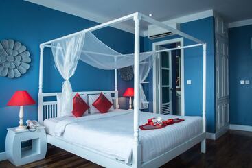 هتل The Frangipani Royal Palace