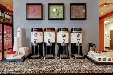 هتل Hampton Inn By Hilton Chilliwack