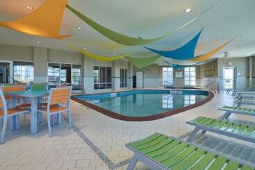 هتل Hampton Inn By Hilton Calgary Airport North