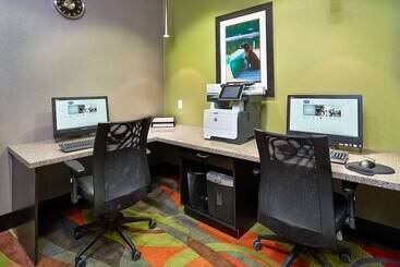هتل Hampton Inn By Hilton Calgary Airport North