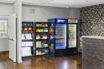 هتل Home Inn & Suites Yorkton