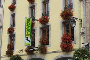 هتل Hôtel Du Cheval De Bronze