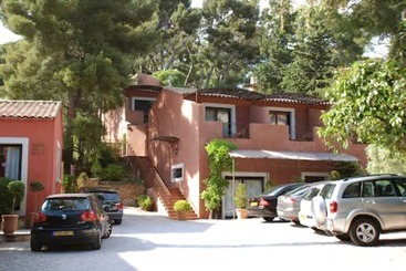 هتل Les Jardins De Cassis