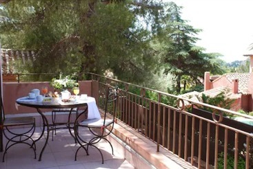 هتل Les Jardins De Cassis