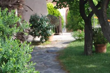 هتل Les Jardins De Cassis